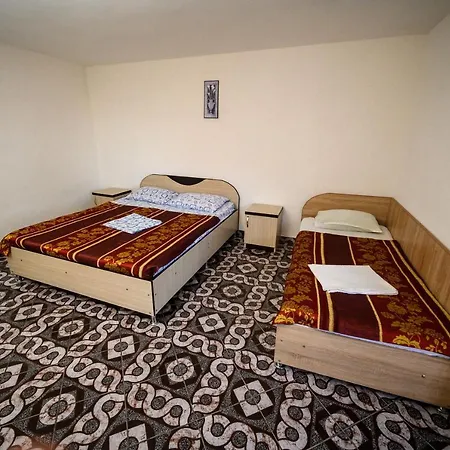 Dora בית הארחה קוסטינסטי