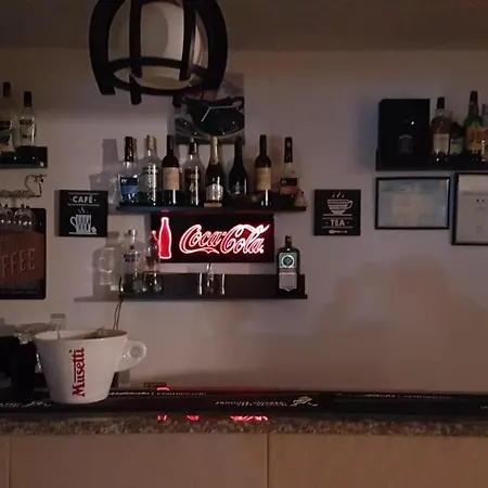 Dora קוסטינסטי