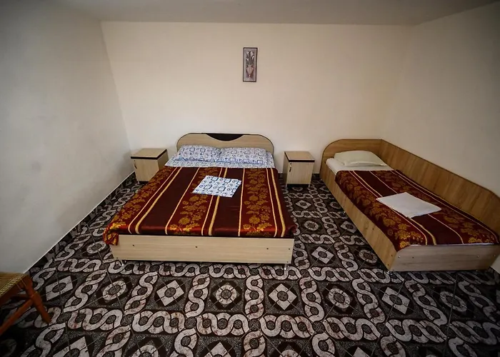 Dora Πανσιόν 2*