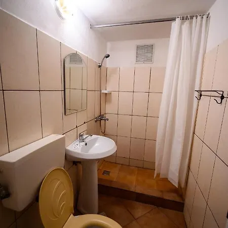 Dora Πανσιόν 2*