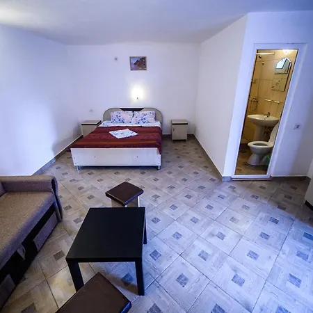 Dora Guest house