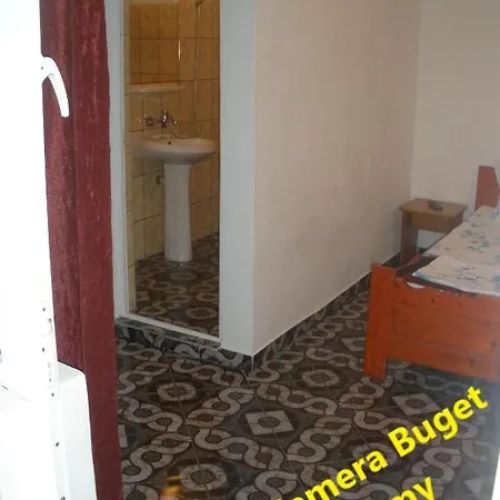 Dora Πανσιόν Costinești